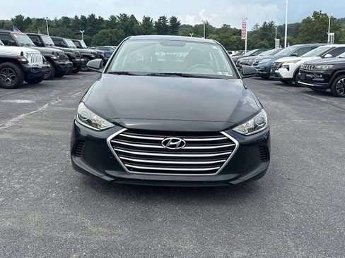 Used 2018 Hyundai Elantra SE w/ SE Connectivity Package 04 FWD image 2