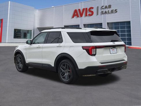 Used 2025 Ford Explorer ST-Line w/ ST-Line Street Pack AWD/4WD image 9