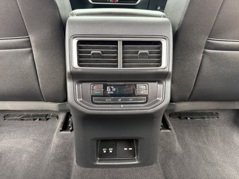 Used 2025 Volkswagen Atlas SE AWD/4WD image 35