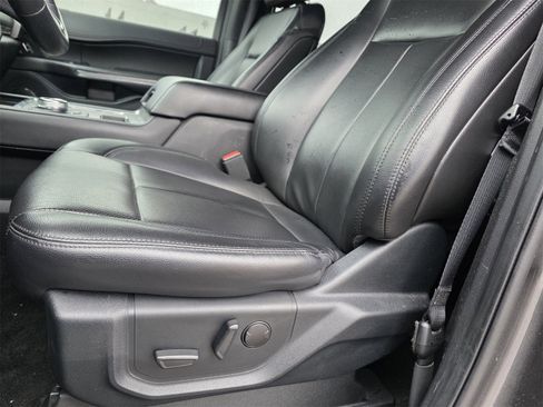 Used 2021 Ford Expedition XLT image 11