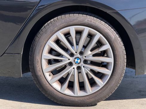 Used 2021 BMW 540i w/ Premium Package RWD image 3