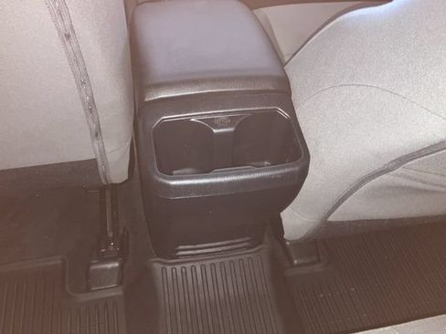 Used 2018 Toyota Tacoma SR5 AWD/4WD image 17