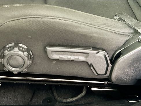 Used 2018 Jeep Wrangler Sport image 15