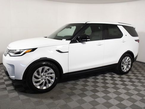 New 2026 Land Rover Discovery S image 2