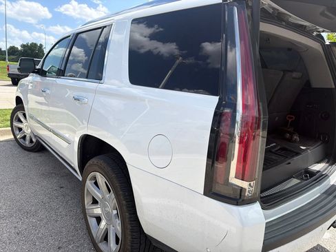 Used 2017 Cadillac Escalade Premium Luxury AWD/4WD image 4