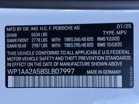 Used 2025 Porsche Macan image 37