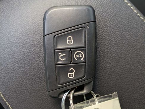 Used 2022 Volkswagen Tiguan SE R-Line FWD image 35