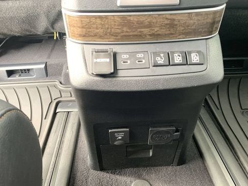 Certified 2025 Toyota Sienna Platinum AWD/4WD image 33