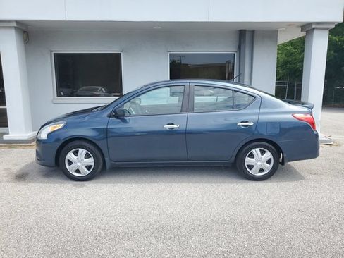 Used 2015 Nissan Versa SV FWD image 10