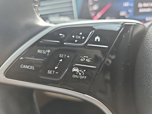 Used 2024 Mercedes-Benz GLE 350 4MATIC image 17