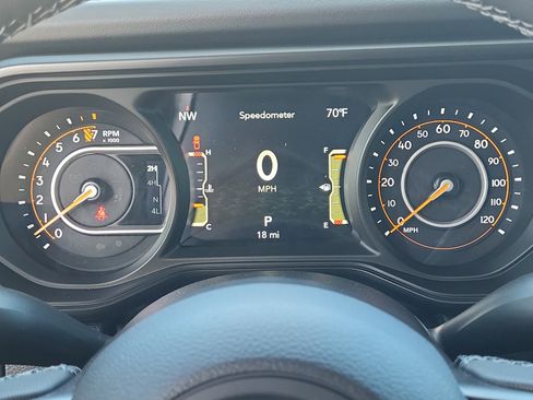 New 2025 Jeep Gladiator Mojave w/ Convenience Group image 11