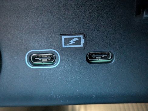 Used 2026 Volvo XC40 B4 Core image 29