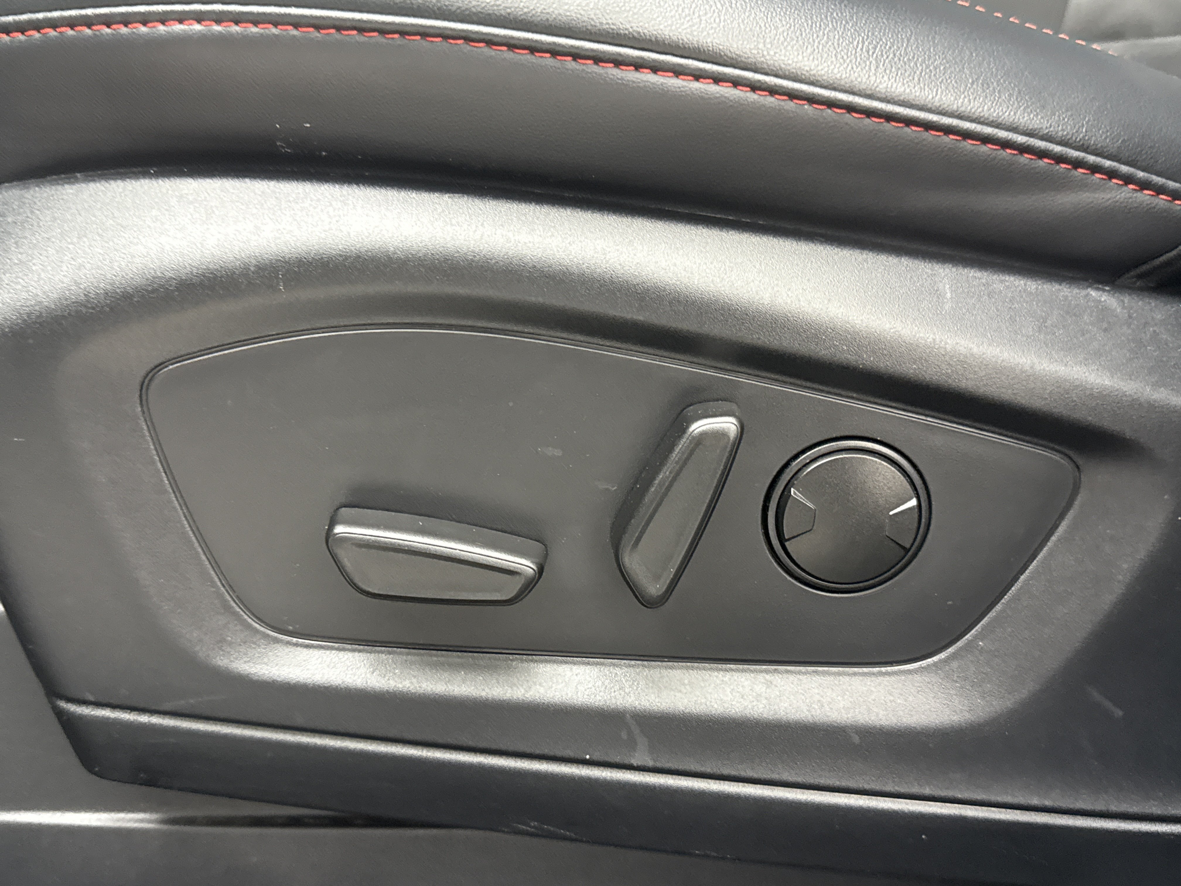 Used 2025 Ford Explorer ST-Line AWD/4WD image 26