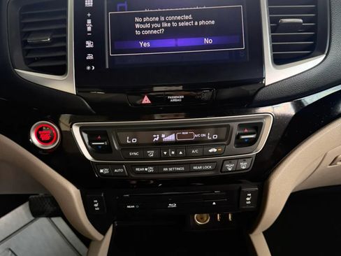 Used 2016 Honda Pilot Touring image 12