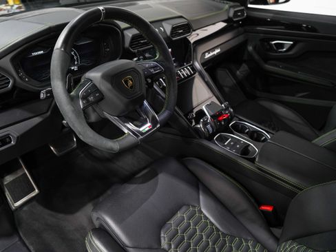 Used 2022 Lamborghini Urus AWD/4WD image 2