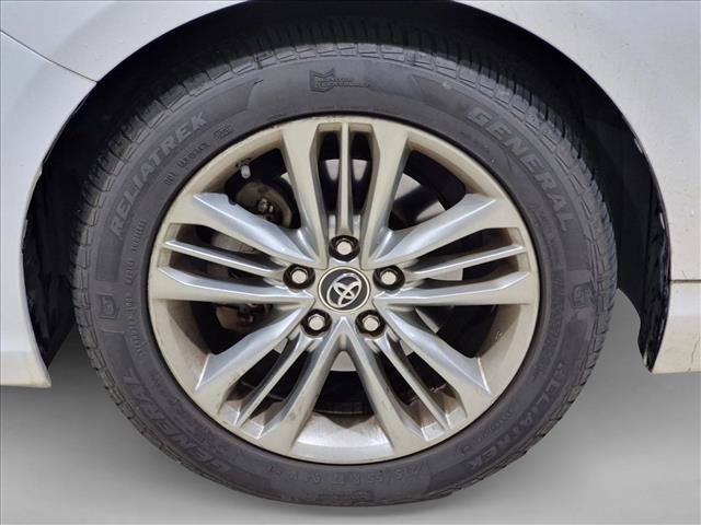 Used 2015 Toyota Camry SE FWD image 4