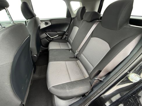 Used 2023 Kia Soul LX w/ LX Technology Package image 16