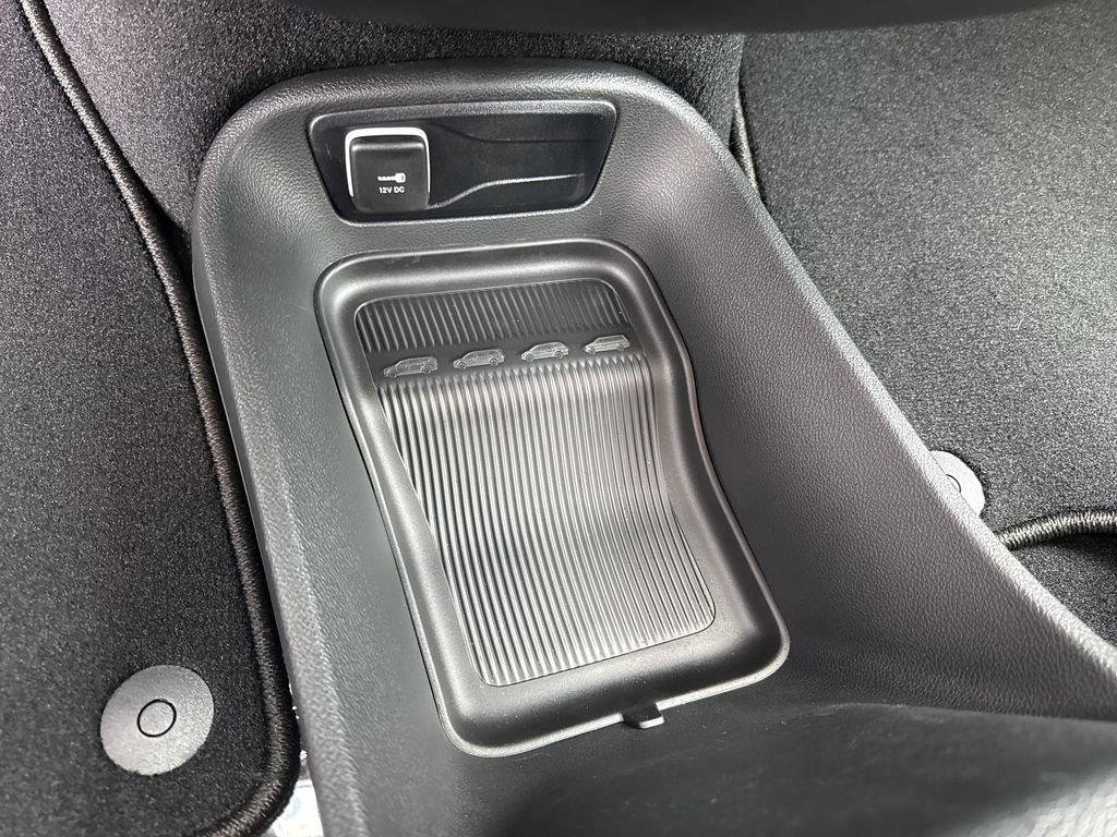 New 2026 Chrysler Pacifica Select FWD image 23