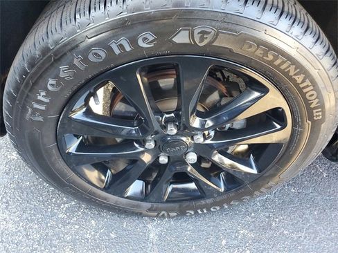 Used 2019 Jeep Grand Cherokee Altitude image 6