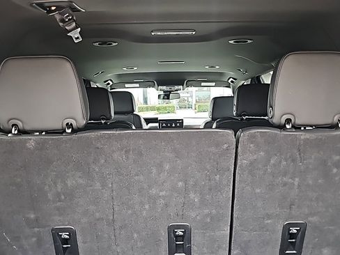 Used 2025 GMC Yukon XL Denali image 7