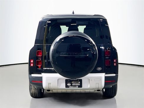 Used 2023 Land Rover Defender 130 SE image 6