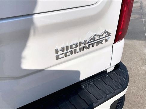 Used 2021 Chevrolet Silverado 1500 High Country w/ Technology Package image 10