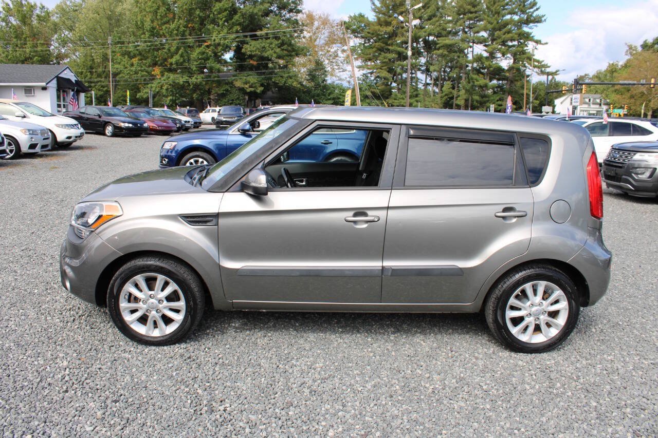 Used 2013 Kia Soul + FWD image 9