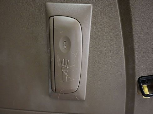 Used 2014 Chrysler Town & Country Touring image 50