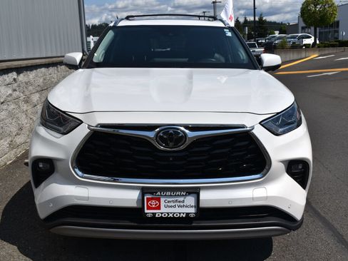 Used 2023 Toyota Highlander Platinum AWD/4WD image 2