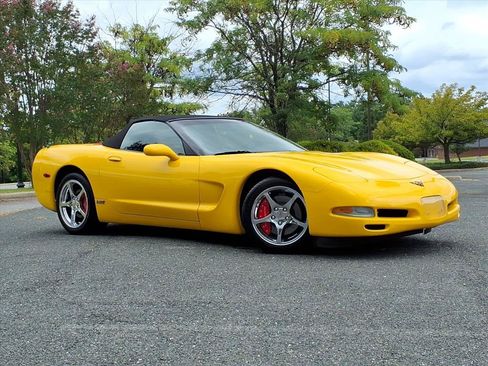 Used 2002 Chevrolet Corvette Convertible w/ Preferred Equipment Group2 RWD image 1
