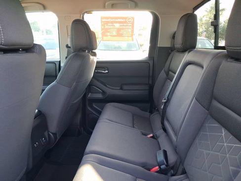 Used 2025 Nissan Frontier SV w/ SV Convenience Package RWD image 15