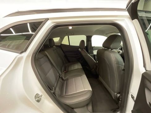 Used 2025 Chevrolet Trax LT w/ LT Convenience Package FWD image 25