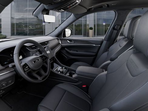 New 2025 Jeep Grand Cherokee Overland AWD/4WD image 22