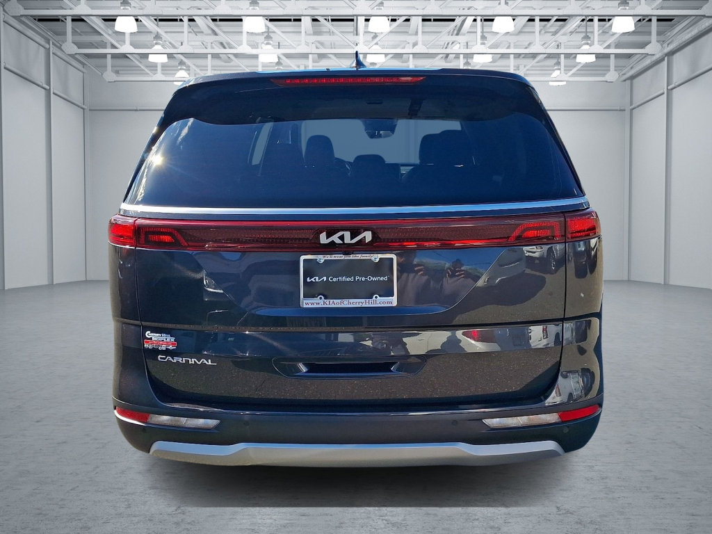 Used 2024 Kia Carnival EX FWD image 4