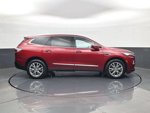 Used 2024 Buick Enclave Essence w/ Experience Buick Package AWD/4WD image 4