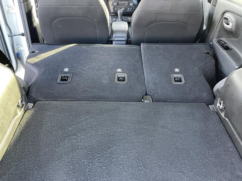 Used 2023 Jeep Renegade Latitude image 21