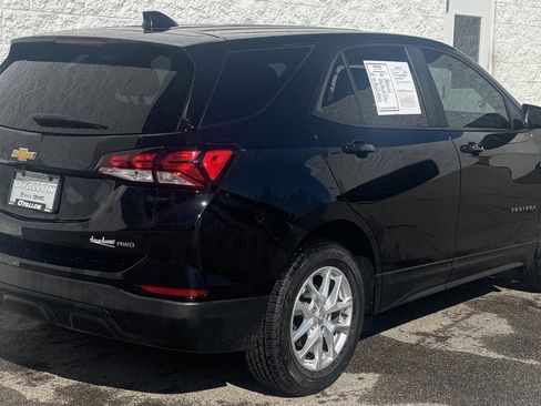 Used 2022 Chevrolet Equinox LS w/ LS Convenience Package image 9