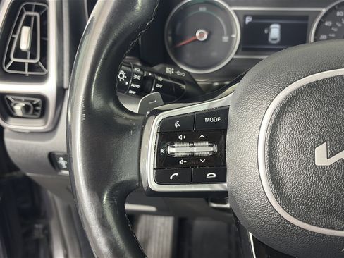 Certified 2022 Kia Sorento EX w/ Panoramic Sunroof Package image 39