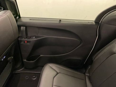 New 2027 Chrysler Pacifica Select FWD image 28