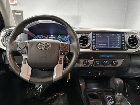 Certified 2022 Toyota Tacoma SR5 AWD/4WD image 9