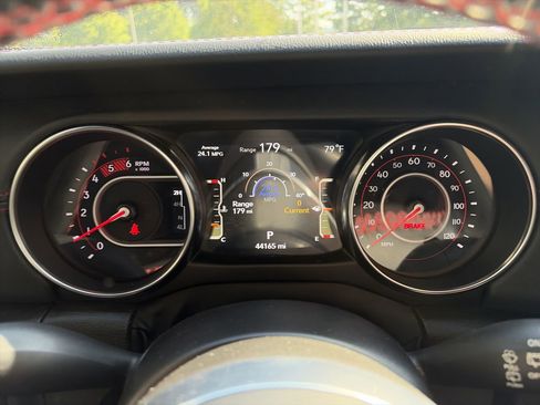 Used 2022 Jeep Wrangler Unlimited Rubicon w/ LED Lighting Group AWD/4WD image 22