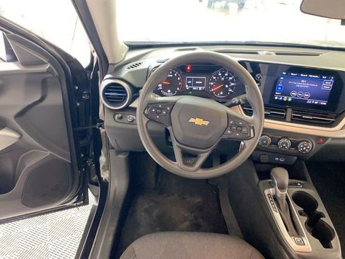 Used 2024 Chevrolet Trax LS FWD image 33