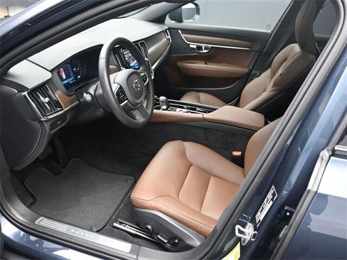 Certified 2025 Volvo V90 B6 Cross Country Plus image 17