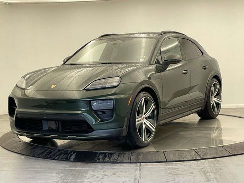 Used 2025 Porsche Macan 4 Electric image 1