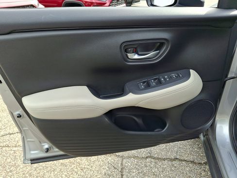 Used 2023 Honda HR-V LX image 14