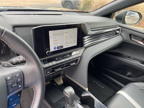 Used 2025 Toyota Camry SE image 22