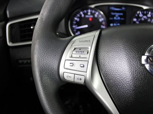 Used 2015 Nissan Rogue SV FWD image 23