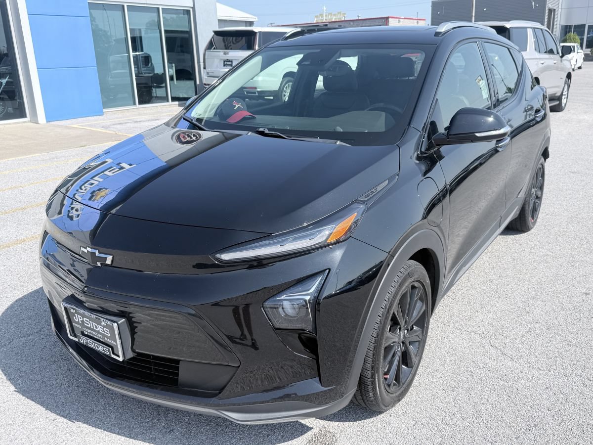 Used 2023 Chevrolet Bolt EUV Premier w/ Sun & Sound Package FWD image 1