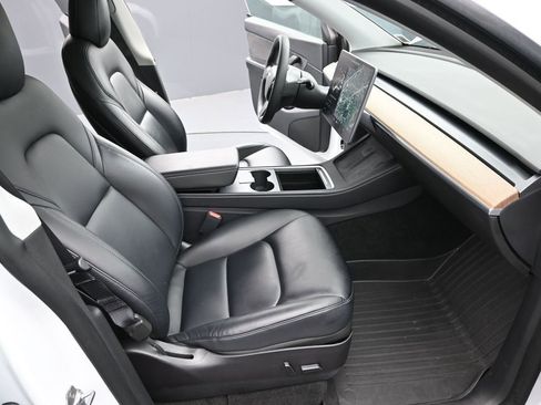 Used 2021 Tesla Model Y Long Range image 23