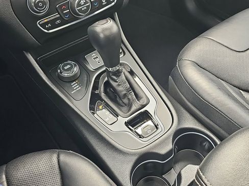 Used 2019 Jeep Cherokee Limited w/ Luxury Group AWD/4WD image 27